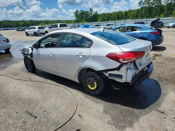 3KPFK4A70HE098246 2017 KIA FORTE - Image 2
