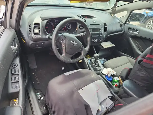 3KPFK4A70HE098246 2017 KIA FORTE - Image 8