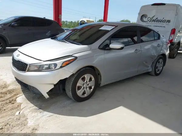3KPFK4A70HE100707 2017 KIA FORTE - Image 2