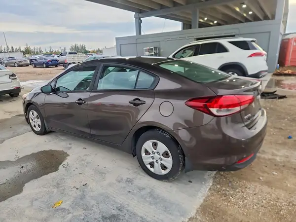 3KPFK4A70HE101209 2017 KIA FORTE - Image 2
