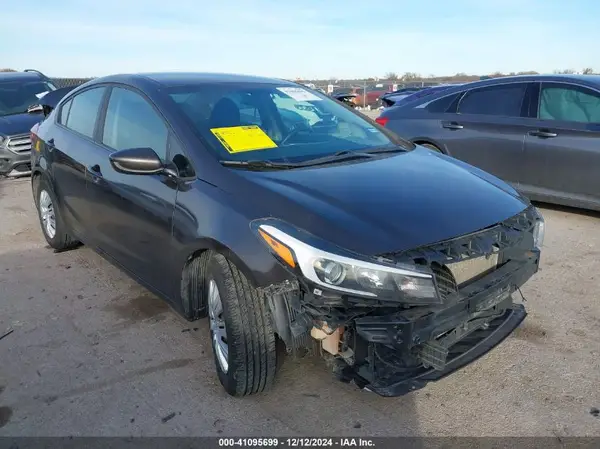 3KPFK4A70HE103185 2017 KIA FORTE - Image 1