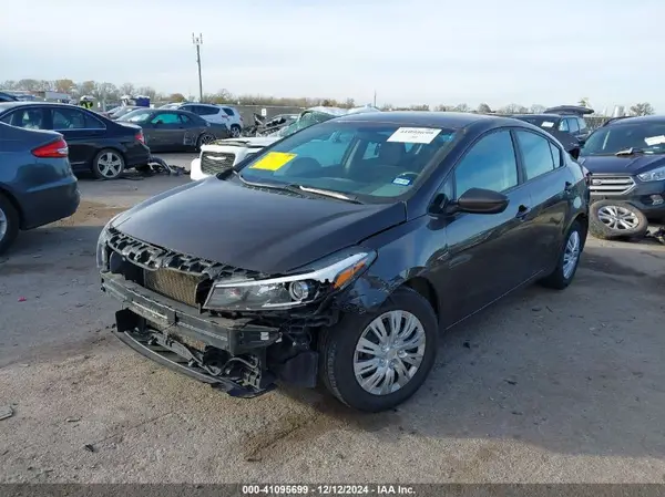 3KPFK4A70HE103185 2017 KIA FORTE - Image 2
