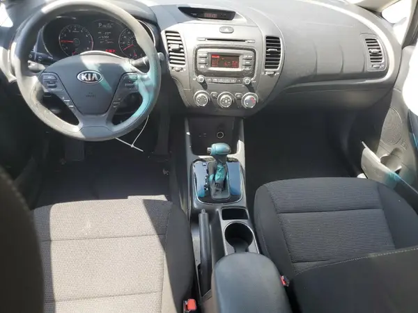 3KPFK4A70HE104174 2017 KIA FORTE - Image 8