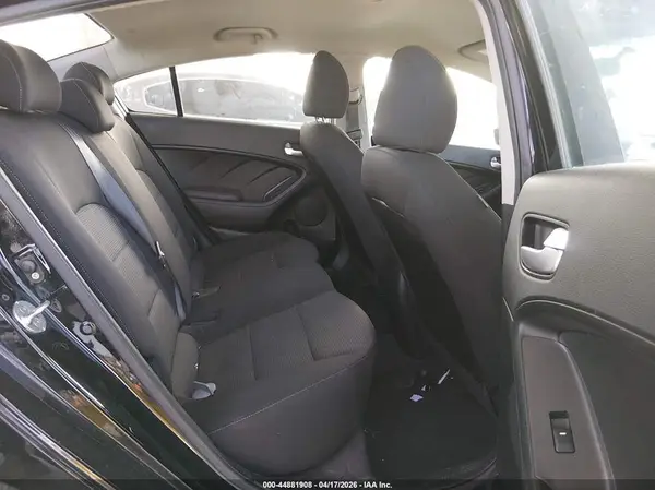 3KPFK4A70HE104434 2017 KIA FORTE - Image 8