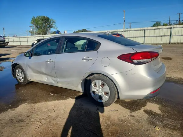 3KPFK4A70HE105311 2017 KIA FORTE - Image 2