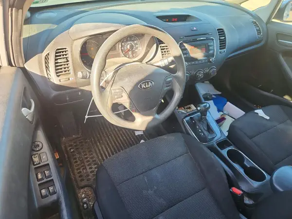 3KPFK4A70HE105311 2017 KIA FORTE - Image 8