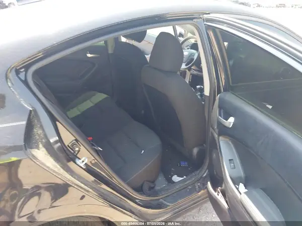 3KPFK4A70HE105955 2017 KIA FORTE - Image 8