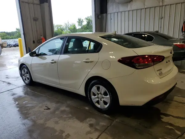 3KPFK4A70HE106586 2017 KIA FORTE - Image 2