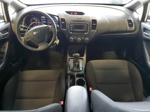 3KPFK4A70HE106586 2017 KIA FORTE - Image 8