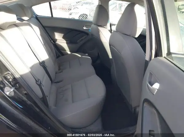 3KPFK4A70HE106703 2017 KIA FORTE - Image 8
