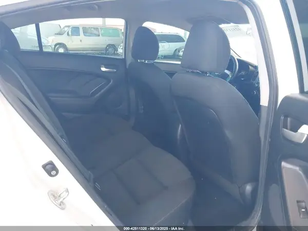 3KPFK4A70HE108855 2017 KIA FORTE - Image 8