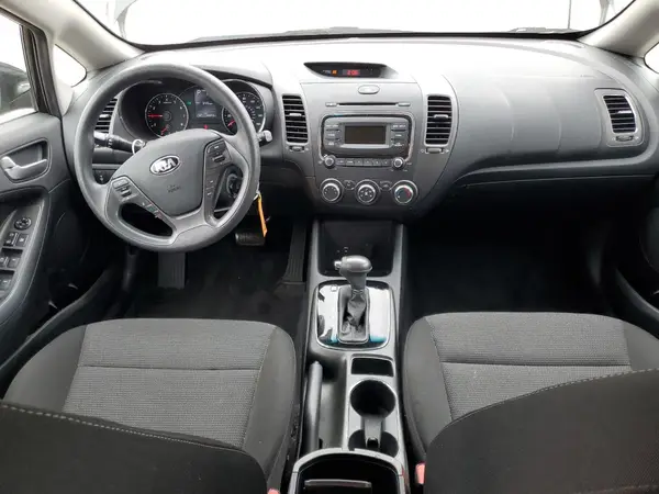 3KPFK4A70HE109472 2017 KIA FORTE - Image 8