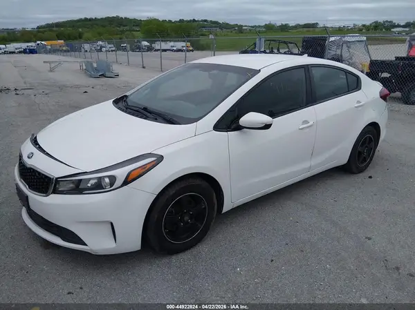 3KPFK4A70HE110105 2017 KIA FORTE - Image 2