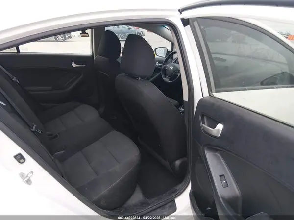 3KPFK4A70HE110105 2017 KIA FORTE - Image 8