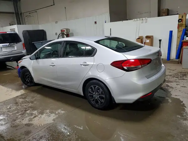 3KPFK4A70HE111075 2017 KIA FORTE - Image 2