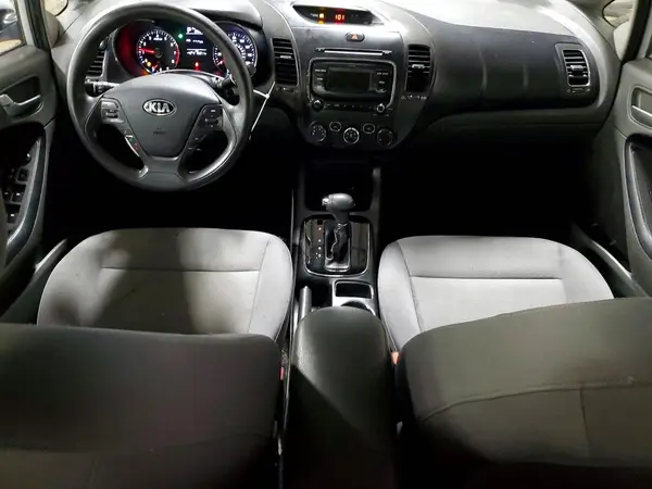 3KPFK4A70HE111075 2017 KIA FORTE - Image 8