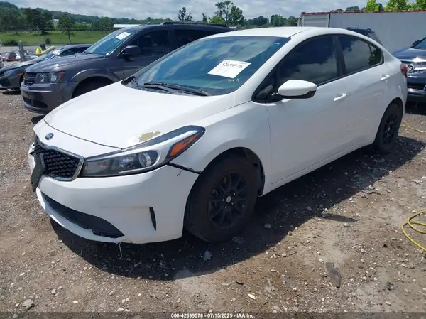 3KPFK4A70HE111352 2017 KIA FORTE - Image 2