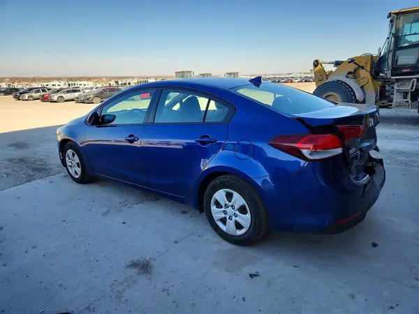3KPFK4A70HE111450 2017 KIA FORTE - Image 2
