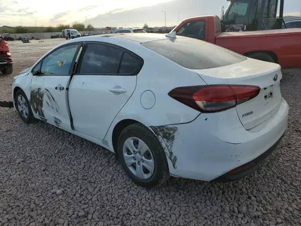 3KPFK4A70HE113747 2017 KIA FORTE - Image 2