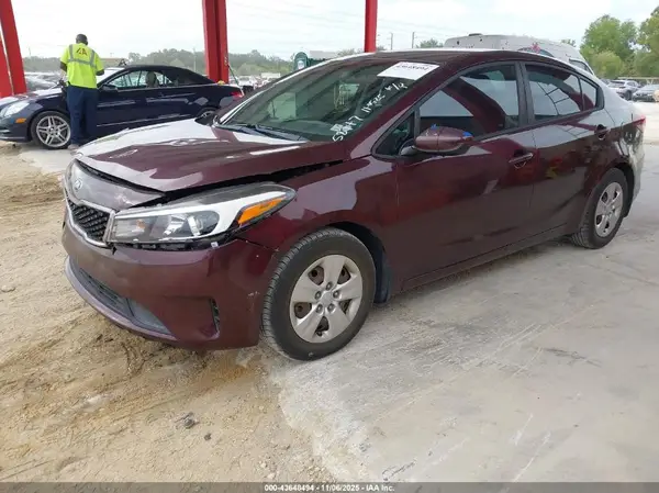 3KPFK4A70HE114056 2017 KIA FORTE - Image 2
