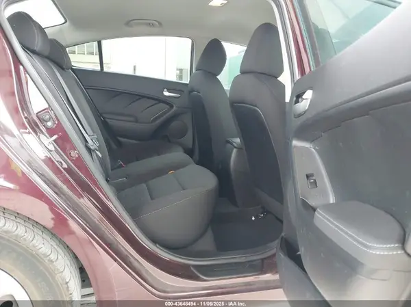 3KPFK4A70HE114056 2017 KIA FORTE - Image 8
