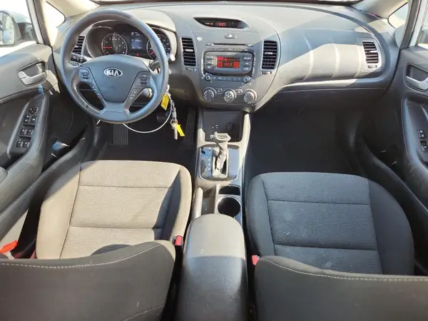 3KPFK4A70HE114266 2017 KIA FORTE - Image 8