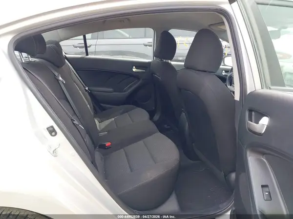3KPFK4A70HE115935 2017 KIA FORTE - Image 8