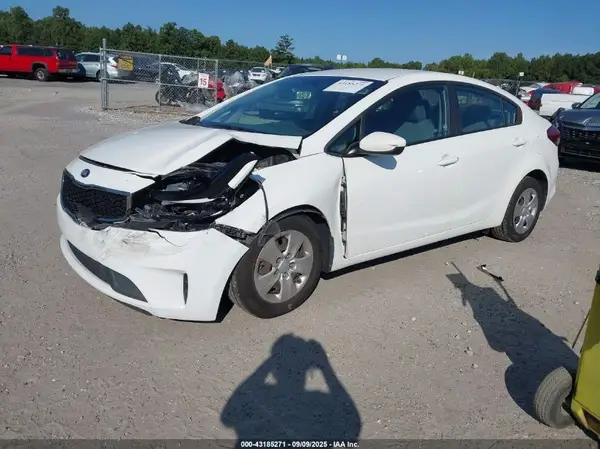 3KPFK4A70HE116440 2017 KIA FORTE - Image 2