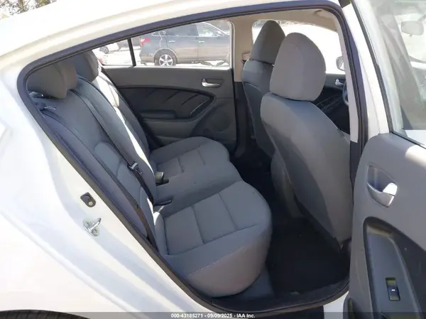 3KPFK4A70HE116440 2017 KIA FORTE - Image 8