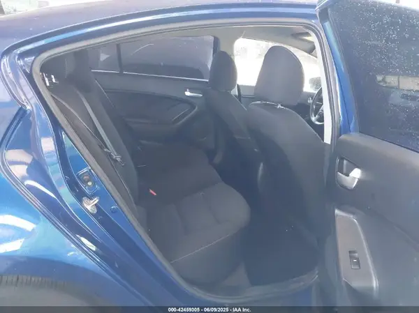 3KPFK4A70HE118351 2017 KIA FORTE - Image 8
