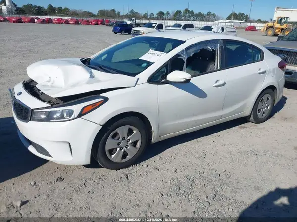 3KPFK4A70HE120858 2017 KIA FORTE - Image 2