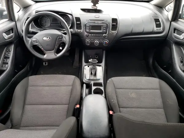 3KPFK4A70HE121587 2017 KIA FORTE - Image 8