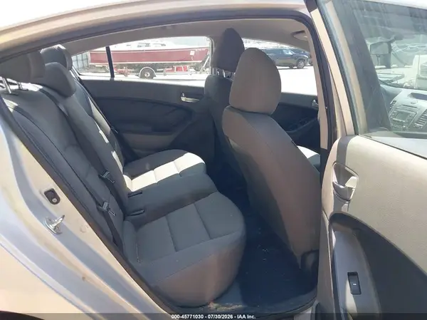 3KPFK4A70HE123680 2017 KIA FORTE - Image 8