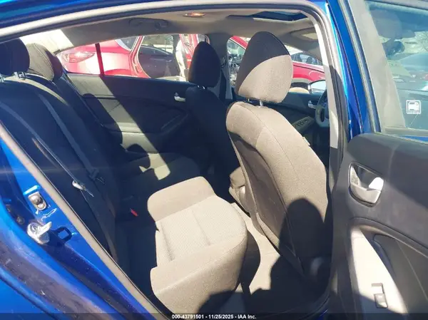 3KPFK4A70HE123954 2017 KIA FORTE - Image 8
