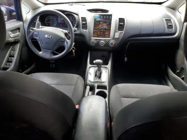 3KPFK4A70HE124294 2017 KIA FORTE - Image 8