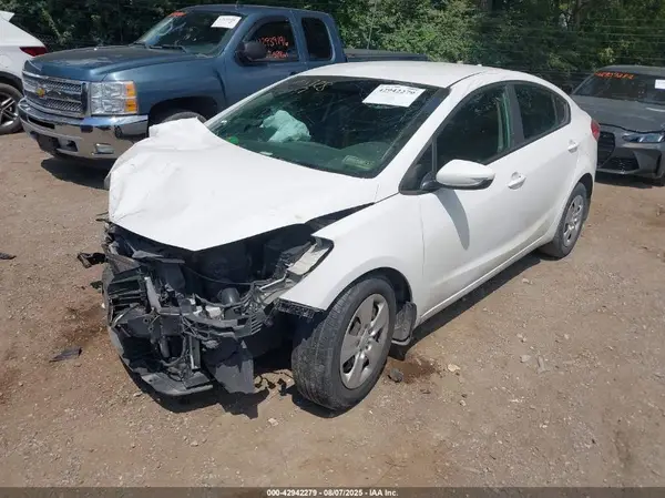 3KPFK4A70HE130063 2017 KIA FORTE - Image 2