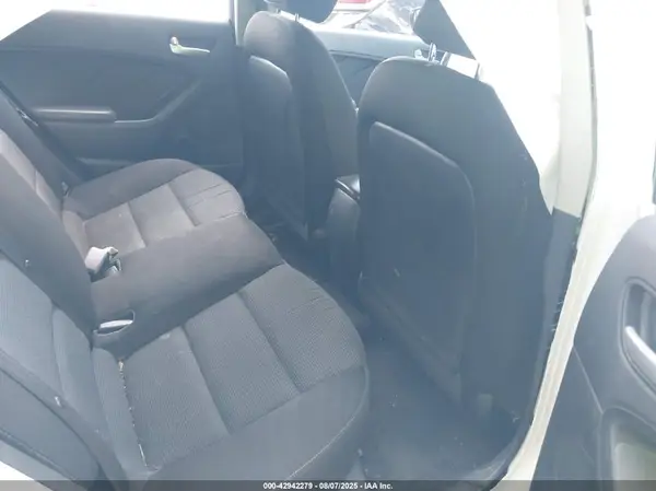 3KPFK4A70HE130063 2017 KIA FORTE - Image 8