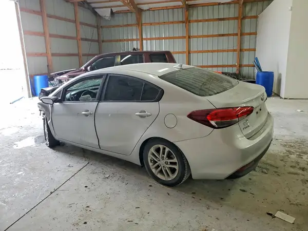 3KPFK4A70HE130662 2017 KIA FORTE - Image 2