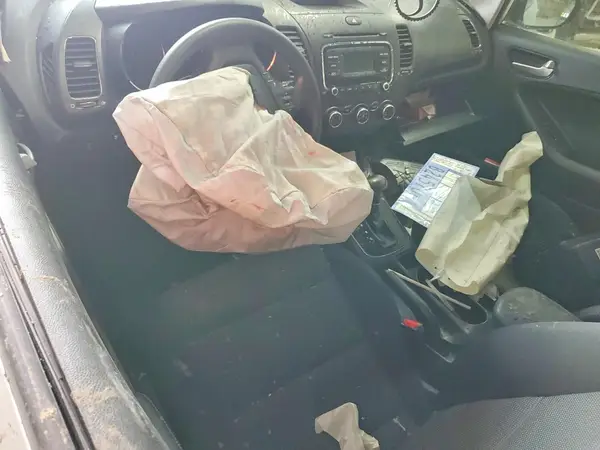 3KPFK4A70HE130662 2017 KIA FORTE - Image 8