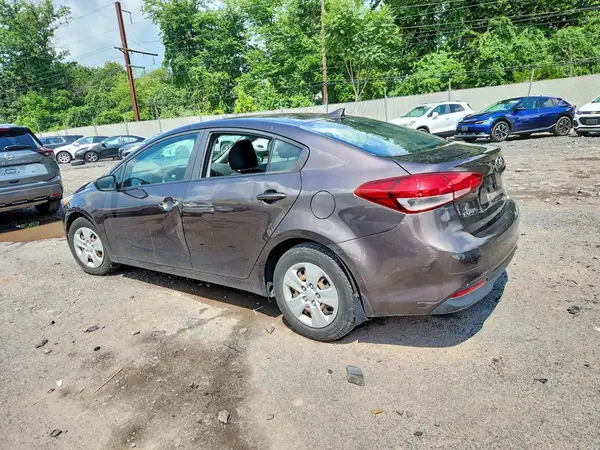3KPFK4A70HE132931 2017 KIA FORTE - Image 2