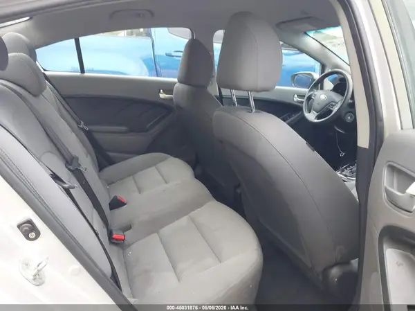 3KPFK4A70HE134632 2017 KIA FORTE - Image 8