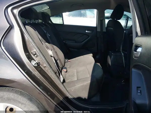 3KPFK4A70HE134842 2017 KIA FORTE - Image 8
