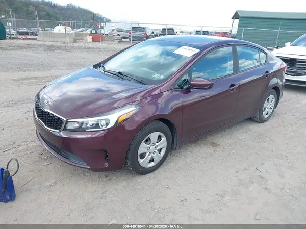 3KPFK4A70HE135912 2017 KIA FORTE - Image 2