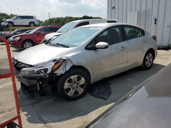 3KPFK4A70HE137370 2017 KIA FORTE - Image 1