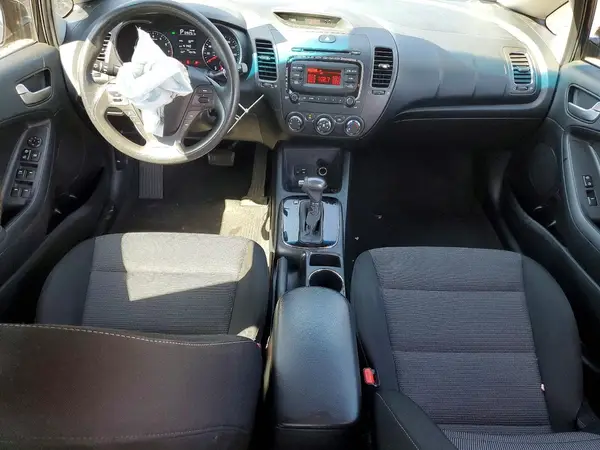 3KPFK4A70HE137532 2017 KIA FORTE - Image 8