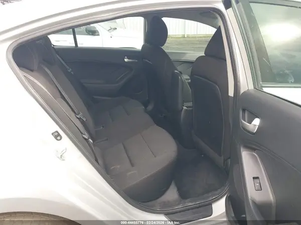 3KPFK4A70HE138731 2017 KIA FORTE - Image 8