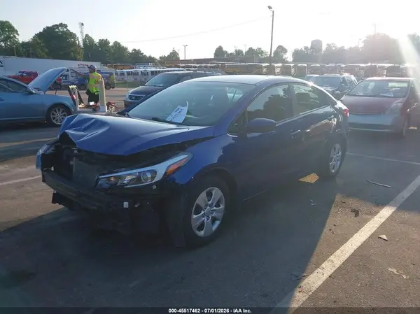 3KPFK4A70HE139586 2017 KIA FORTE - Image 2