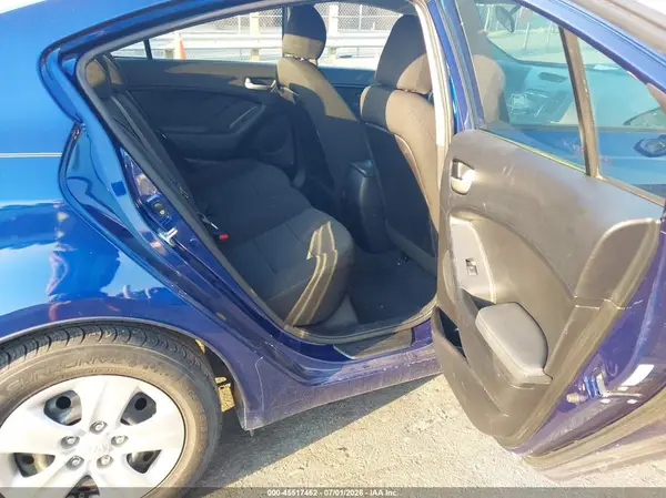 3KPFK4A70HE139586 2017 KIA FORTE - Image 8