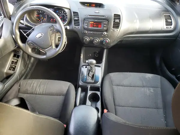 3KPFK4A70HE140060 2017 KIA FORTE - Image 8
