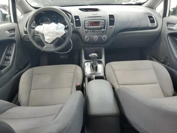 3KPFK4A70HE140933 2017 KIA FORTE - Image 8
